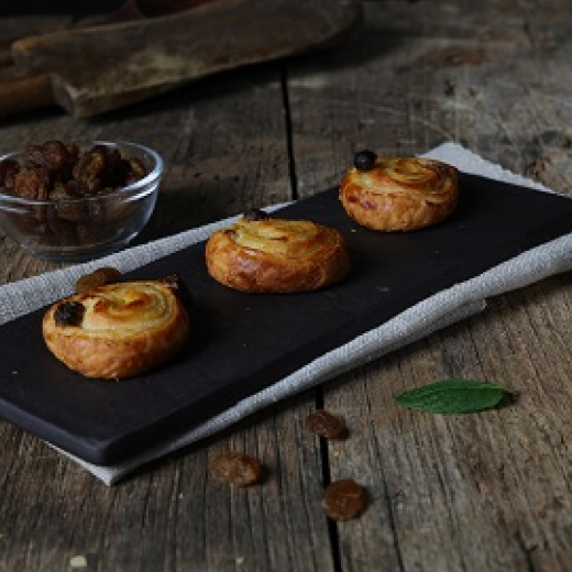 Üzümlü Tereyağlı Çörek